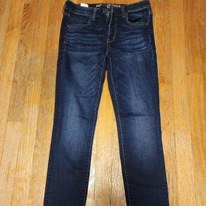 Distressed American Eagle Skinny / Jegging Jeans - Women Size 8